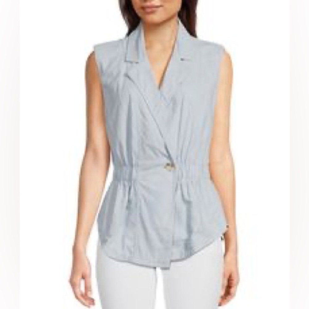 HABITUAL sleeveless blazer.